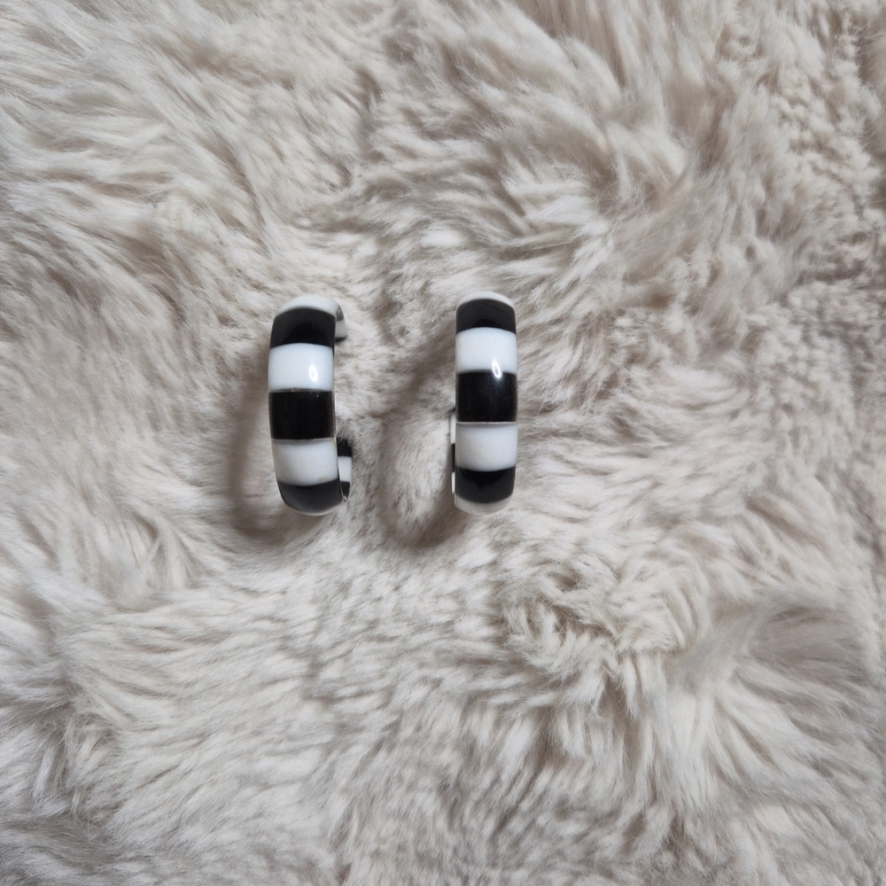 Vintage Hoop Earrings Black White Stripe Acrylic Plastic Mod Retro Rockabilly ✨️